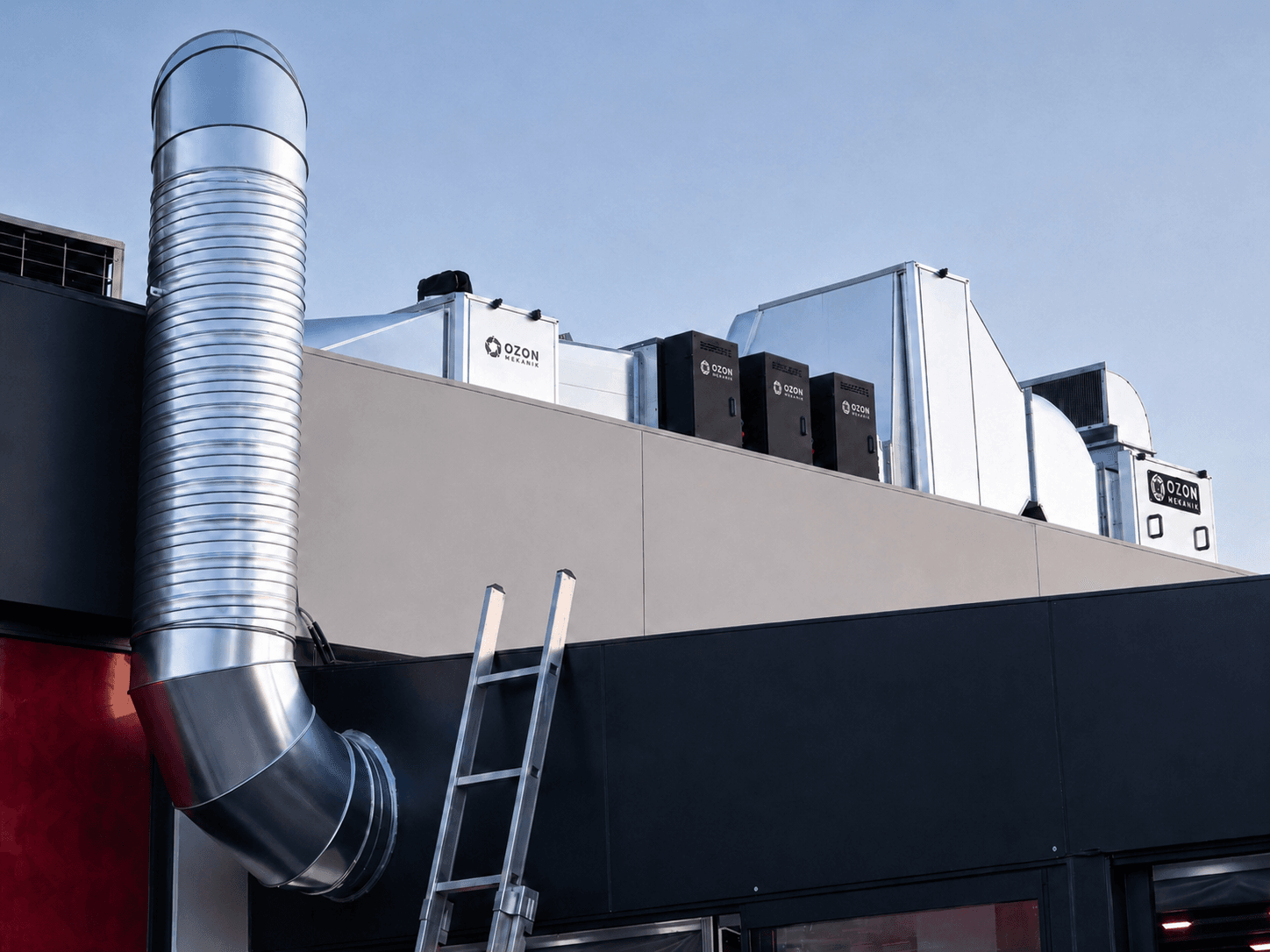 Çatı üstünde kurulan Ozon Mekanik elektrostatik filtre ve egzoz arıtma sistemi