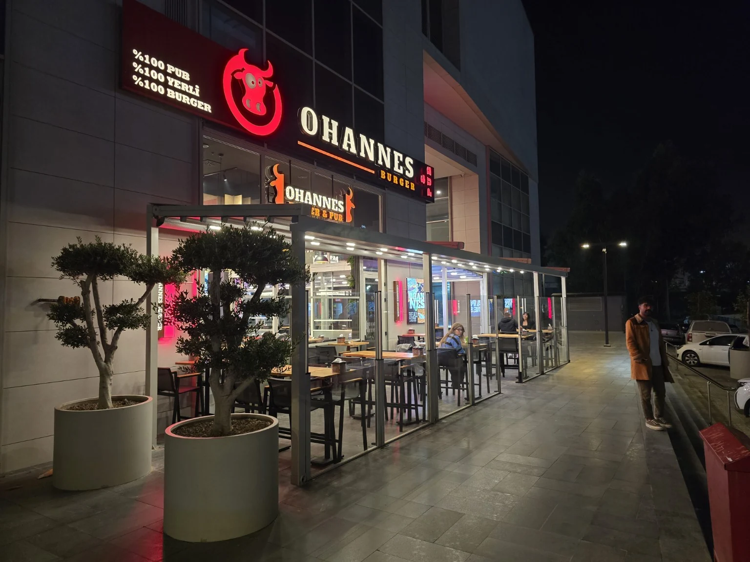 Ohannes Burger Gıda Çarşısı şubesi dış cephe